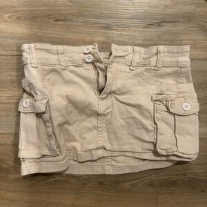cream cargo skirt in a size S #cargo #summer